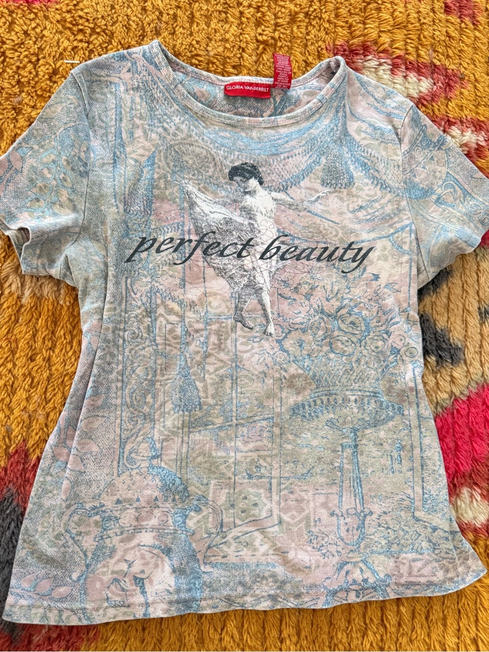 Vintage Gloria vanderbilt tee shirt